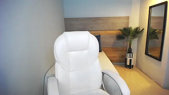 liseth fox online show from January 2025 01:43:02 AM