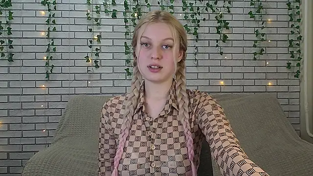 EmiliaDuchess online show from December 2024 05:10:02 PM