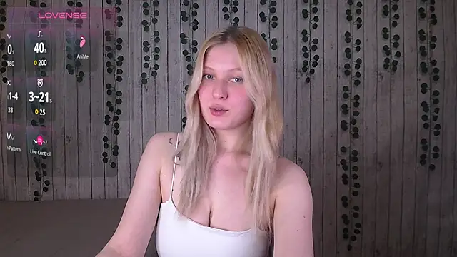 EmiliaDuchess online show from November 2025 02:39:01 PM