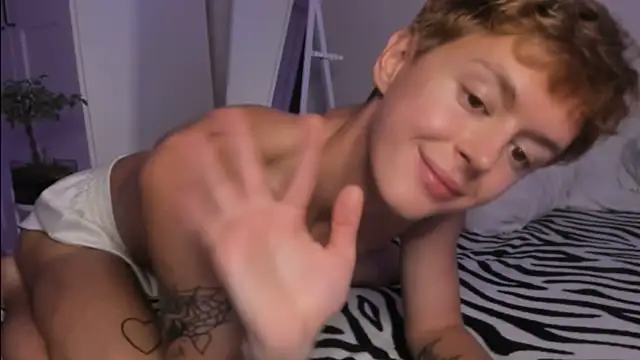 agelandreww online show from October 2025 09:21:02 PM