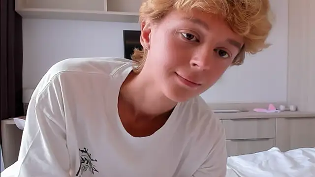 agelandreww online show from April 2026 09:54:01 AM