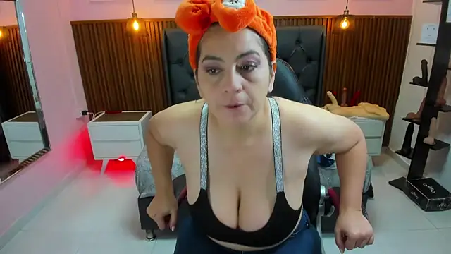 MEYLAGIA online show from November 2025 02:54:02 AM