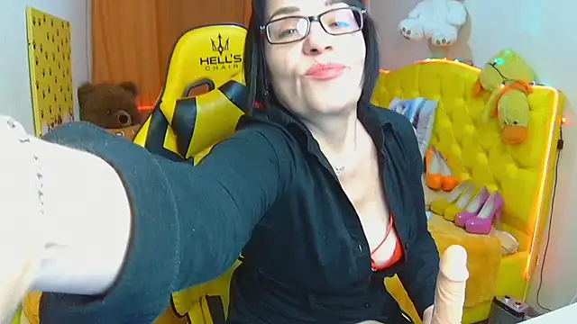 Snapshot of SandraHormas chatting on February 2025 02:32:02 PM SandraHormas online show from February 2025 02:32:02 PM