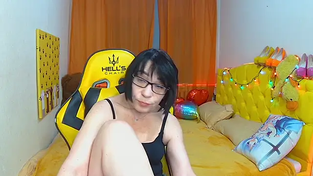 Snapshot of SandraHormas chatting on February 2025 02:42:02 PM SandraHormas online show from February 2025 02:42:02 PM