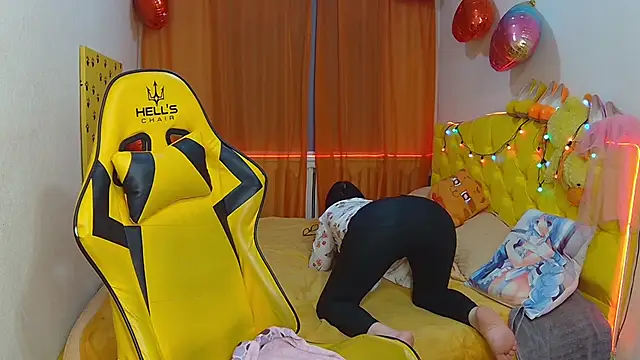 Snapshot of SandraHormas chatting on March 2025 02:00:01 PM SandraHormas online show from March 2025 02:00:01 PM