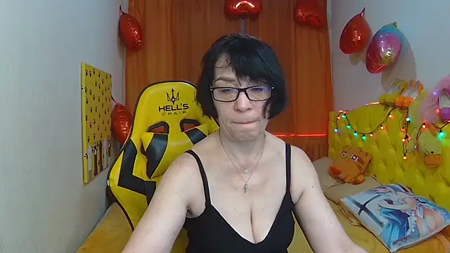 Snapshot of SandraHormas chatting on March 2025 08:04:02 AM SandraHormas online show from March 2025 08:04:02 AM