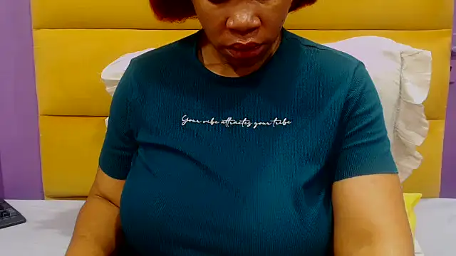 Snapshot of YELLOWBUSTYMELLONS chatting on September 2025 05:29:01 AM YELLOWBUSTYMELLONS online show from September 2025 05:29:01 AM