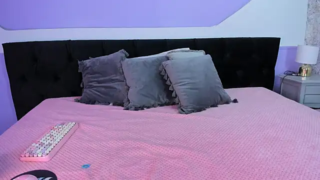 Julieta Cortes   online show from November 2025 11:54:02 AM