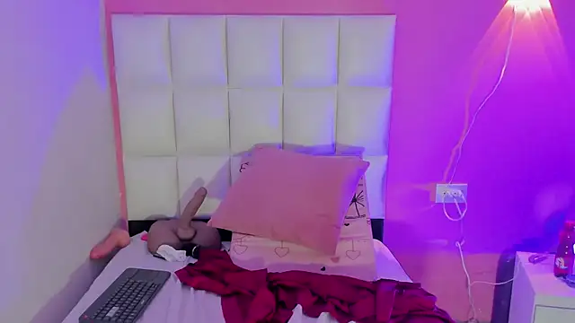 Alanna hot3 online show from April 2026 07:07:02 PM