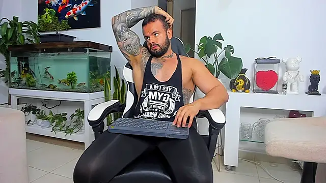 Snapshot of Johnnygrayson1 chatting on October 2025 11:35:01 PM Johnnygrayson1 online show from October 2025 11:35:01 PM