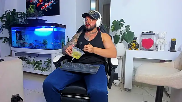 Snapshot of Johnnygrayson1 chatting on October 2025 12:30:02 AM Johnnygrayson1 online show from October 2025 12:30:02 AM