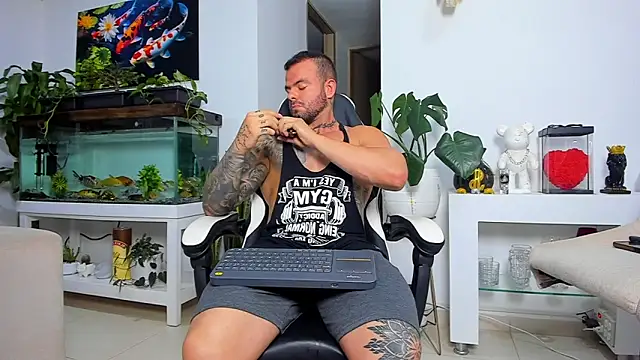 Snapshot of Johnnygrayson1 chatting on November 2025 12:43:01 AM Johnnygrayson1 online show from November 2025 12:43:01 AM