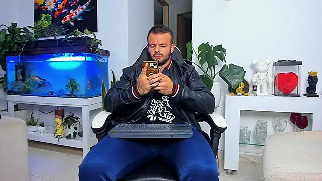 Snapshot of Johnnygrayson1 chatting on November 2025 02:23:01 AM Johnnygrayson1 online show from November 2025 02:23:01 AM