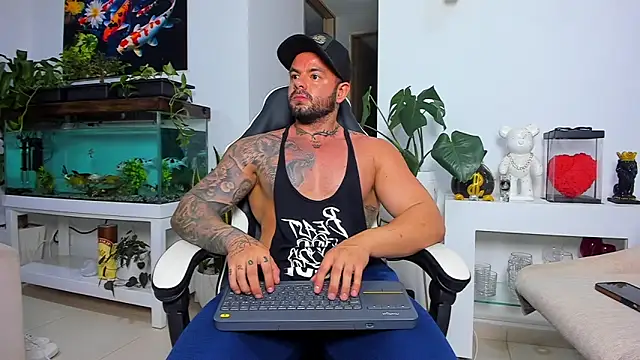 Snapshot of Johnnygrayson1 chatting on November 2025 12:00:01 AM Johnnygrayson1 online show from November 2025 12:00:01 AM