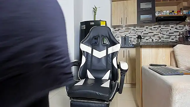 Snapshot of Johnnygrayson1 chatting on November 2025 11:03:01 PM Johnnygrayson1 online show from November 2025 11:03:01 PM