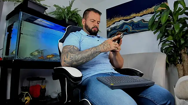 Snapshot of Johnnygrayson1 chatting on July 2026 01:42:01 AM Johnnygrayson1 online show from July 2026 01:42:01 AM