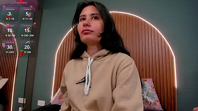 NayeCloud online show from October 2025 04:03:02 AM