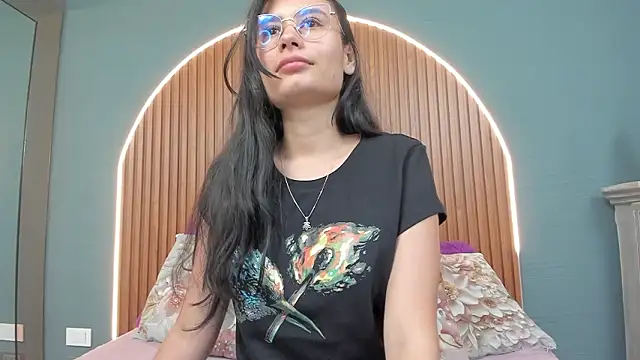 NayeCloud online show from February 2026 03:43:01 AM