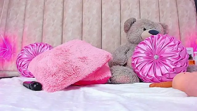 Snapshot of ShanelWest chatting on December 2024 04:20:01 PM ShanelWest online show from December 2024 04:20:01 PM