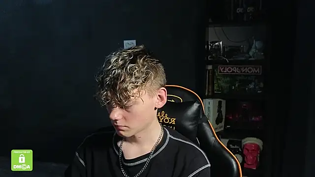 Keytaro online show from November 2025 01:55:02 PM