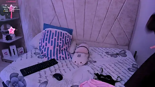 Kaela18 online show from December 2024 01:11:02 PM