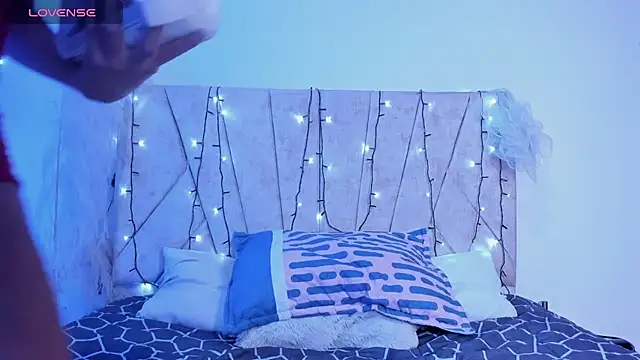 Kaela18 online show from December 2024 01:28:01 PM