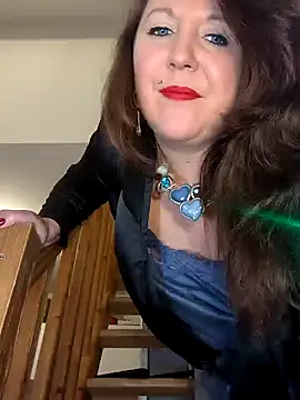 Snapshot of Candy-Desire chatting on December 2024 11:21:01 PM Candy-Desire online show from December 2024 11:21:01 PM