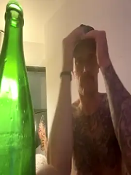 UnCuTupTheBuTT online show from October 2025 09:34:02 PM