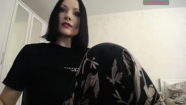 Snapshot of Devil_Goddess chatting on December 2025 12:53:02 PM Devil Goddess online show from December 2025 12:53:02 PM