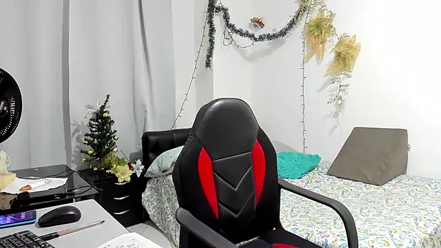 Snapshot of Sanddi_milff chatting on December 2024 01:22:01 PM Sanddi milff online show from December 2024 01:22:01 PM