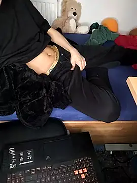 Dennis 2024 online show from November 2025 07:57:01 PM