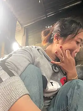 Linaannn online show from November 2025 06:02:01 AM