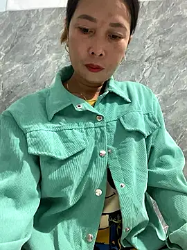 Linaannn online show from January 2026 11:52:01 PM