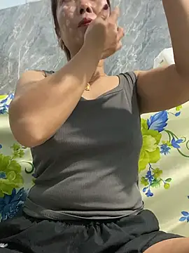 Linaannn online show from February 2026 12:07:01 AM