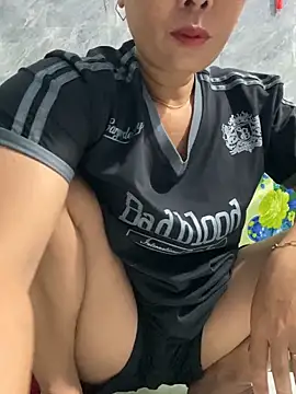 Linaannn online show from April 2026 11:42:01 PM