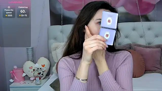 Snapshot of VioletUmi chatting on February 2025 08:17:01 AM VioletUmi online show from February 2025 08:17:01 AM