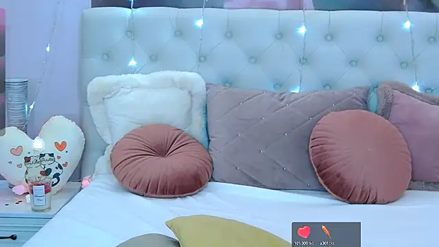 Snapshot of VioletUmi chatting on February 2025 02:32:01 PM VioletUmi online show from February 2025 02:32:01 PM