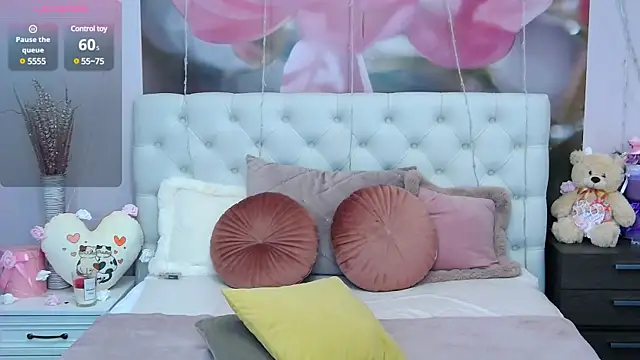 Snapshot of VioletUmi chatting on March 2025 06:44:01 AM VioletUmi online show from March 2025 06:44:01 AM