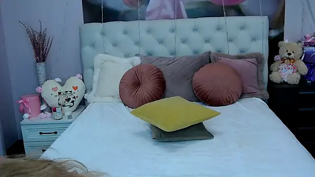 Snapshot of VioletUmi chatting on March 2025 08:08:01 AM VioletUmi online show from March 2025 08:08:01 AM