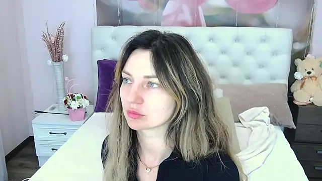 Snapshot of VioletUmi chatting on September 2025 08:52:02 AM VioletUmi online show from September 2025 08:52:02 AM