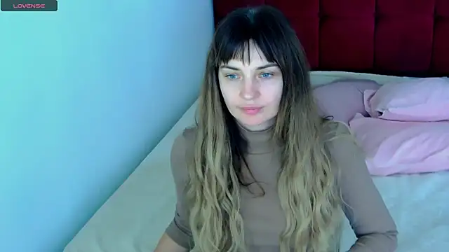 Snapshot of VioletUmi chatting on October 2025 08:37:01 AM VioletUmi online show from October 2025 08:37:01 AM