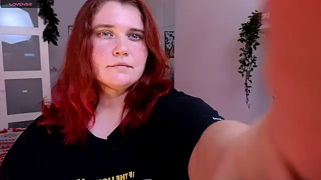 Snapshot of daisy_low chatting on December 2025 01:09:01 PM daisy low online show from December 2025 01:09:01 PM