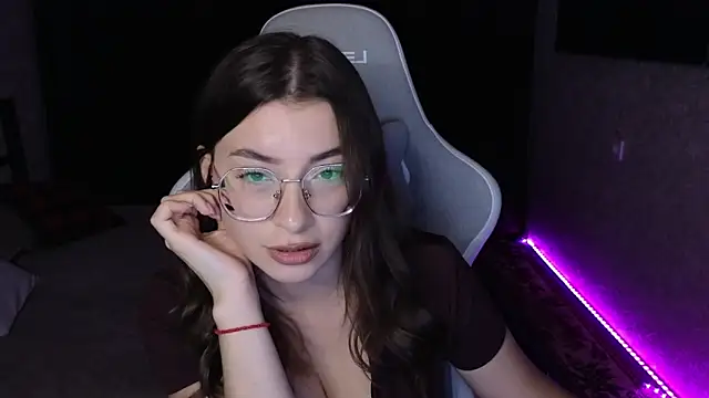 EuphoriaHaily online show from November 2025 01:34:01 PM