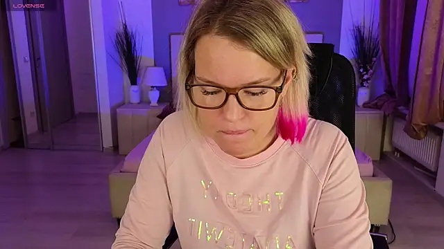 Snapshot of EVAshinyGIRL chatting on December 2024 07:37:01 AM EVAshinyGIRL online show from December 2024 07:37:01 AM