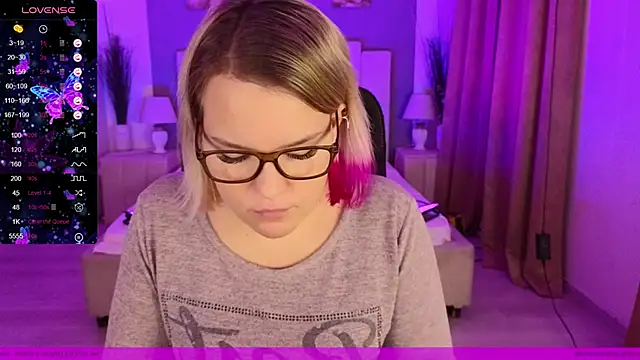 Snapshot of EVAshinyGIRL chatting on January 2025 09:18:02 AM EVAshinyGIRL online show from January 2025 09:18:02 AM