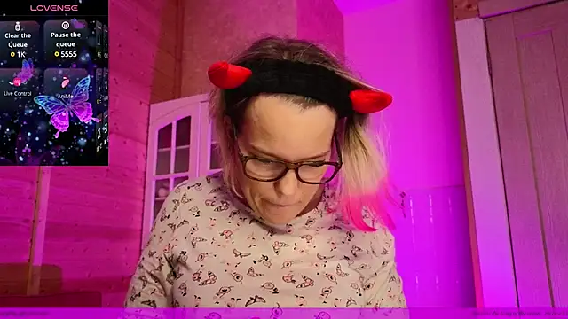 Snapshot of EVAshinyGIRL chatting on March 2025 10:52:02 PM EVAshinyGIRL online show from March 2025 10:52:02 PM