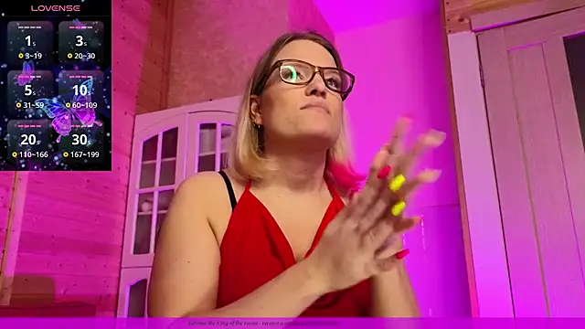 Snapshot of EVAshinyGIRL chatting on March 2025 11:30:02 AM EVAshinyGIRL online show from March 2025 11:30:02 AM