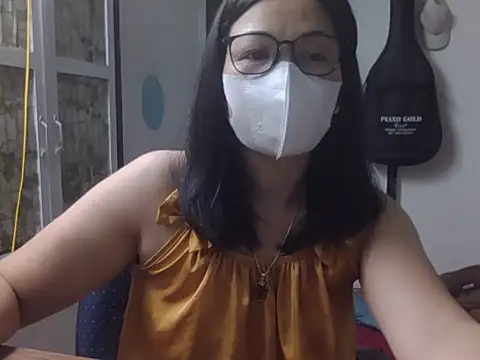 Snapshot of JuliaCiona chatting on November 2025 05:55:02 PM JuliaCiona online show from November 2025 05:55:02 PM