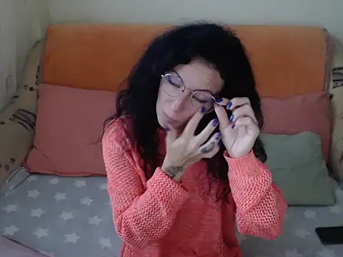 Emmatoo online show from November 2025 01:45:01 PM