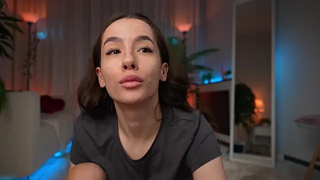 Snapshot of Amely_Young chatting on June 2026 02:27:01 AM Amely Young online show from June 2026 02:27:01 AM